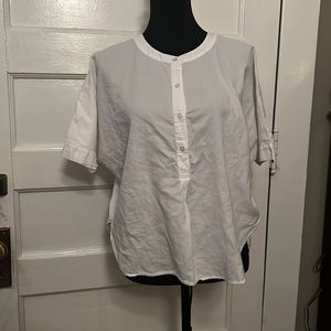 Collarless short-sleeve hi-lo Loft shirt. Size Medium.